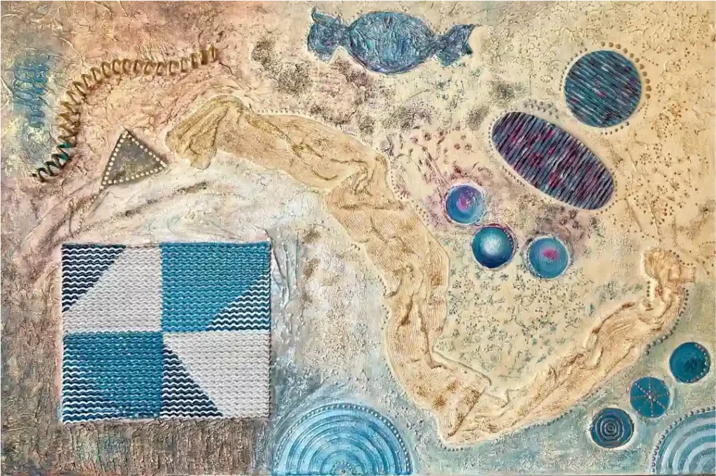 Energiebild Mixmedia, gemalte Elemente und aufgeklebte, unterschiedliche Materialien in beige und Blautönen